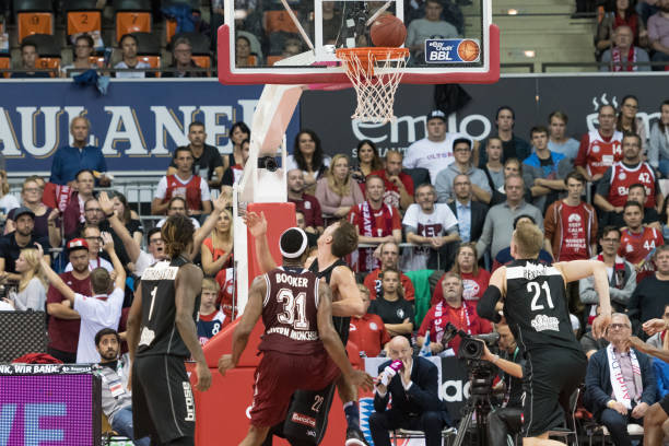 公园球场上 公园球场上