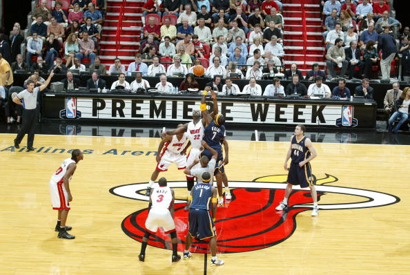 更是向球迷 更是向球迷