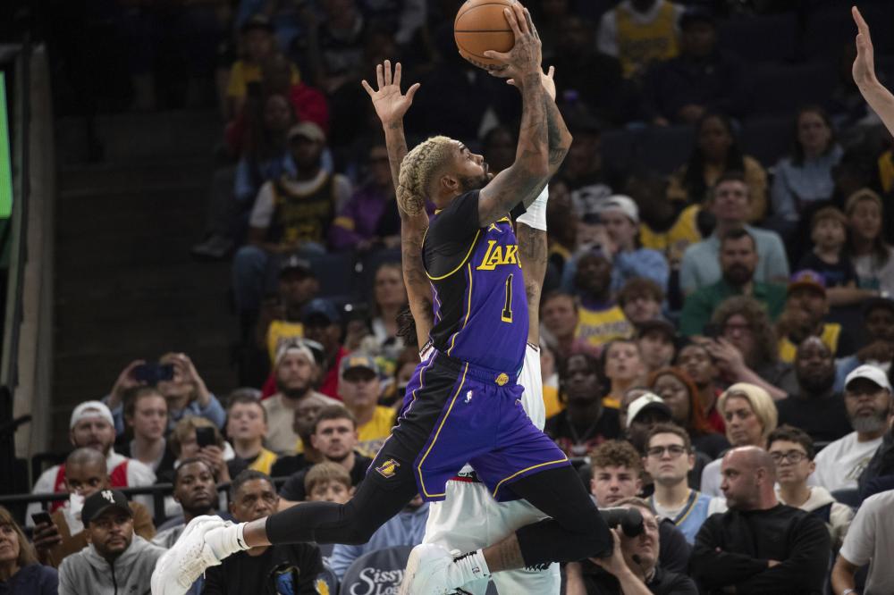 队在激烈的 队在激烈的