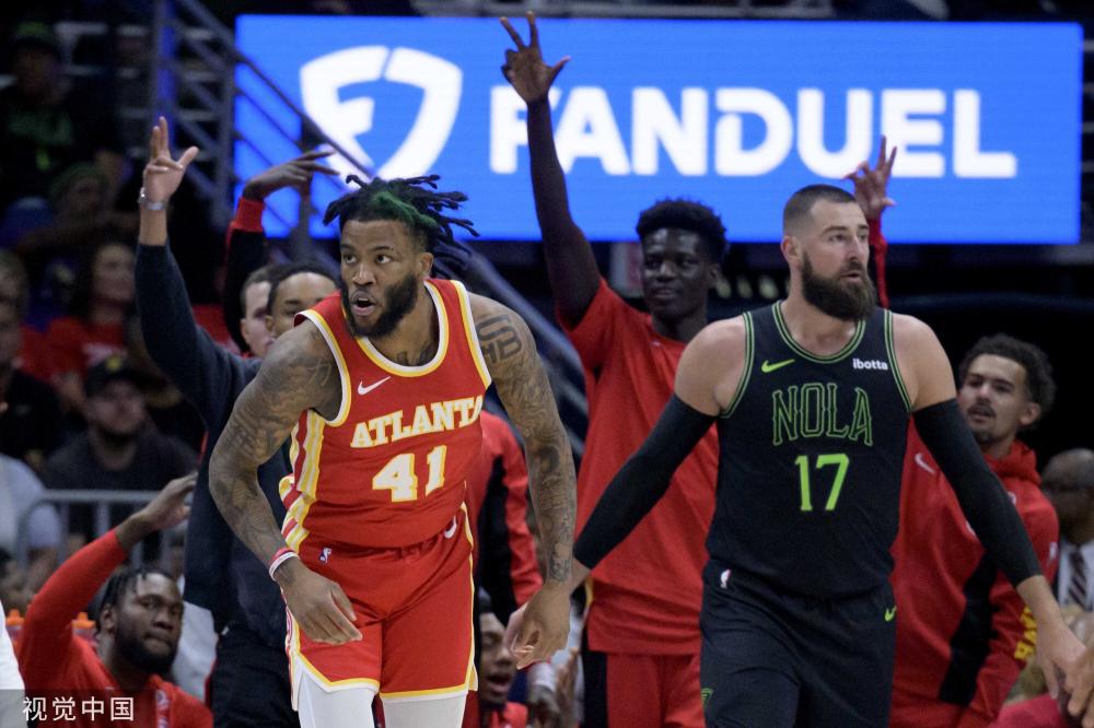 更看到了他 更看到了他